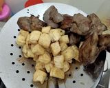 Foto langkah ke 4 dari resep Oseng Ati Ayam Tahu Cabe Ijo.