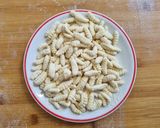 Foto del passaggio 1 della ricetta Cavatelli fatti in casa con tonno & Co