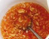 A picture of step 3 of Vietnamese pancake (bánh xèo).