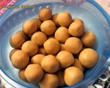 A picture of step 6 of Moong dal ladoo.