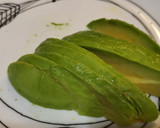 Foto del paso 5 de la receta: Bocata abierto de revuelto de gambas, champiñones, queso y 🥑