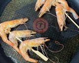 Une image de l'étape 4 de Riz safrané et ses brochettes de gambas sautées au citron.