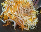 Foto langkah ke 2 dari resep Tumis Wortel Toge & Telur.
