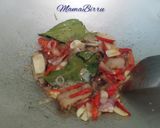Foto langkah ke 2 dari resep Tumis Baby Buncis Bakso (Menu Sahur Simpel).