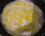 Foto langkah ke 5 dari resep Nasi goreng gulung.