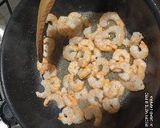 Foto langkah ke 1 dari resep Udang Asam Manis ala Resto ala Mbak Tia Wati.