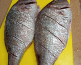 Foto del paso 1 de la receta: Pargo Rosado con guarnición de patatas y cebollas horneadas