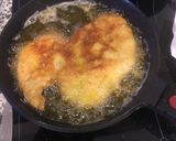 Foto del paso 4 de la receta: Milanesas de pollo con papas fritas 🍟