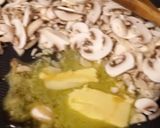 Foto del paso 2 de la receta: Fideos de arroz con champiñones y camarones a la crema
