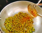 A picture of step 2 of HARA CHANA CHAAT / choliya / Harbhara Chaat.