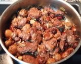 Foto del paso 7 de la receta Solomillo de cerdo al Oporto con arándanos, dátiles y pasas de corinto