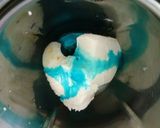 A picture of step 5 of Mango museli ki blue smoothie.
