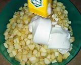 A picture of step 1 of Rich apple salad.