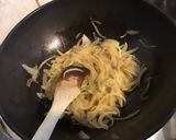 Une image de l'étape 6 de Panais sautés au miel et oignon de roscoff.