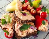 Bryndza és tehéntúrós körözöttel, töltött paradicsom és paprika recept fázis 4 fotója