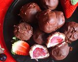 Foto del paso 6 de la receta: Bombones de leche condensada saludable y fresas