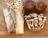 A picture of step 2 of Mushrooms cooked with rice（Takikomi Gohan）.