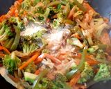 Foto del paso 3 de la receta: Wok de vegetales con tallarines 🍜