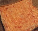 Foto langkah ke 2 dari resep Kreasi roti tawar: pizza homemade toping baso keju.