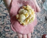 Foto del paso 6 de la receta: Empanadas caseras con masa de remolacha y relleno de choclo
