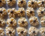 Foto langkah ke 4 dari resep Kue Kering Mawar Keju.