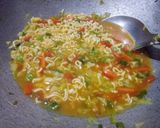 A picture of step 4 of Singapore curry noodles soup.