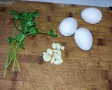 Foto del paso 1 de la receta: Revoltillo al ajillo y perejil