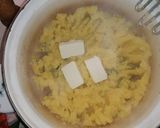 Rántott csirkecomb vajas burgonyapürével recept fázis 2 fotója