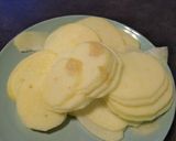 Une image de l'étape 1 de Crêpe roulée à la pomme et sirop d'érable.