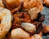 Foto del paso 2 de la receta: Taco de pulpo camarón y queso!