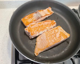 Foto del paso 4 de la receta: Salmón con miel y limón