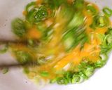Hình bước làm 1 của món Thịt Trai Đen Chiên Trứng