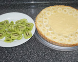 Foto del paso 2 de la receta: Tarta de bananas y kiwi con crema pastelera
