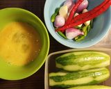 Foto langkah ke 1 dari resep Tumis Timun Telur Pedas.