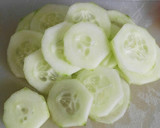 Foto del paso 2 de la receta: Ensalada de tomate y pepino