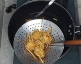Foto langkah ke 4 dari resep Udang Rambutan ala Mie Setan 100% Mirip.