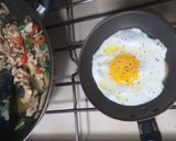 Foto del paso 4 de la receta: Tiritas de pata y muslo al wok