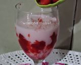 Foto langkah ke 7 dari resep Korean Strawberry Milk.