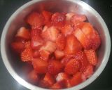 A picture of step 2 of Strawberry Halwa.