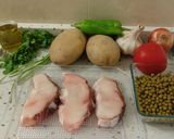 Foto del paso 1 de la receta: Cazón con guisantes y patatas