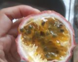 รูปขั้นตอนการทำที่ 1 ของ สลัดครีมเสาวรส/Passion Fruit Salad Dressing with Passion Seeds