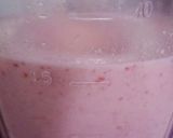Foto langkah ke 4 dari resep Strawberry Smoothie.