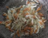 Foto langkah ke 5 dari resep Mie Goreng Keriting Pipih.
