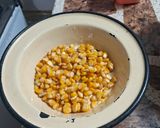 Foto del paso 2 de la receta: Fainá de choclos y queso rallado