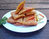 Foto langkah ke 6 dari resep Martabak Telur Sosis Kulit Lumpia.
