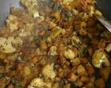 A picture of step 5 of Cauliflower carrot subji.