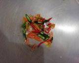 Foto langkah ke 2 dari resep Tumis jamur kancing.