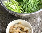 Hình bước làm 2 của món Hẹ Xào Tôm Biển