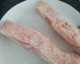 A picture of step 2 of Pan fried salmon with garlic and butter.