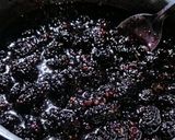 عکس مرحله 2 از دستور مربای توت سیاه